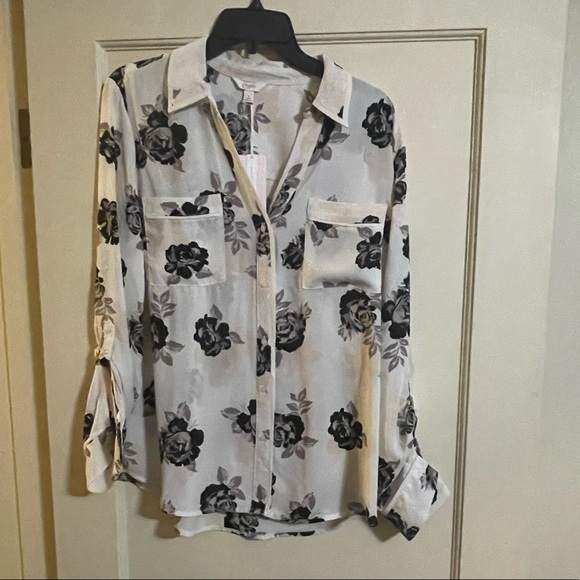 Candie's Tops - NWT Candies floral print button up.  Light weight. Size Large.